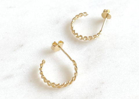 chained LUXE mini hoops / gold